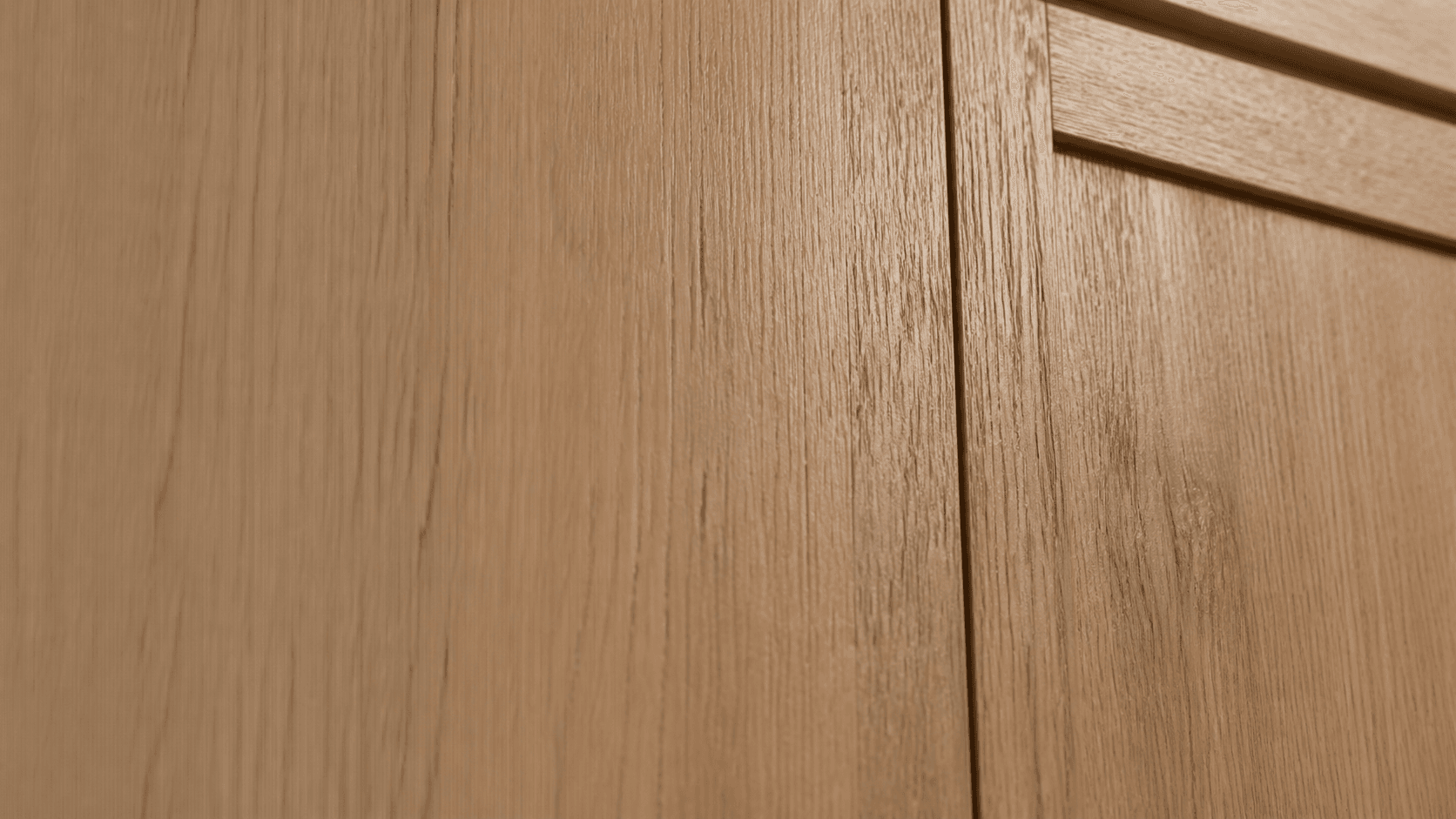 Oak material with a realistic light response.